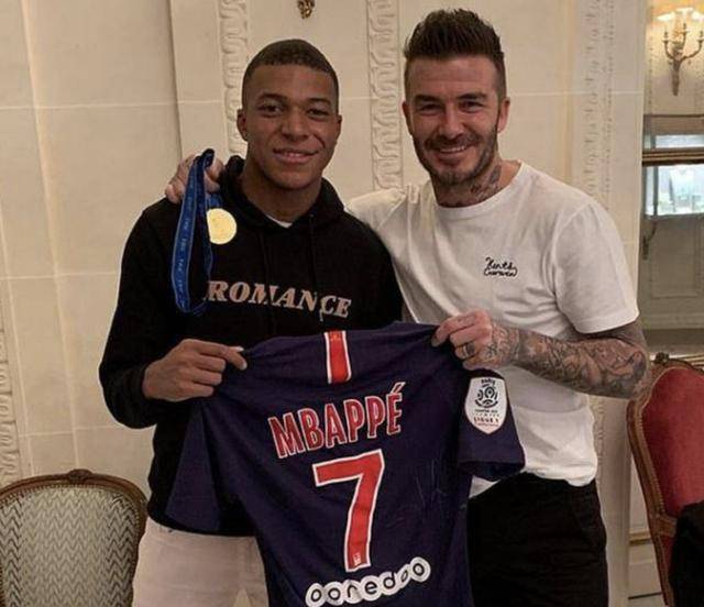 足球曼城豪取八连胜，瓜帅怒赞全队发挥完美（曼城豪夺八连胜，瓜迪奥拉盛赞全队表现无懈可击）