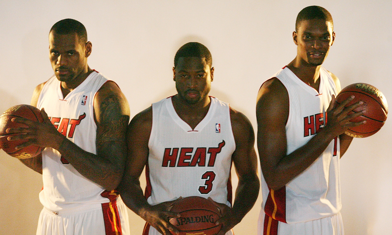 NBA球队战术解析：雄鹿防守策略调整,（NBA战术深度解读：雄鹿防守体系的调整）