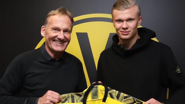 马卡：西蒙尼继续带训球队，重点关注普维尔中卫位置训练情况（马卡：西蒙尼继续主导训练，重点关注普维尔在中卫的训练表现）