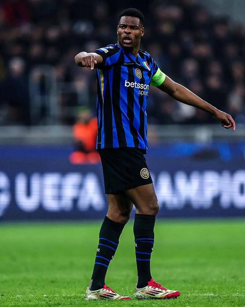 弗里克：佩德里有可能首发；收到消息后我起床看了皇马的集锦