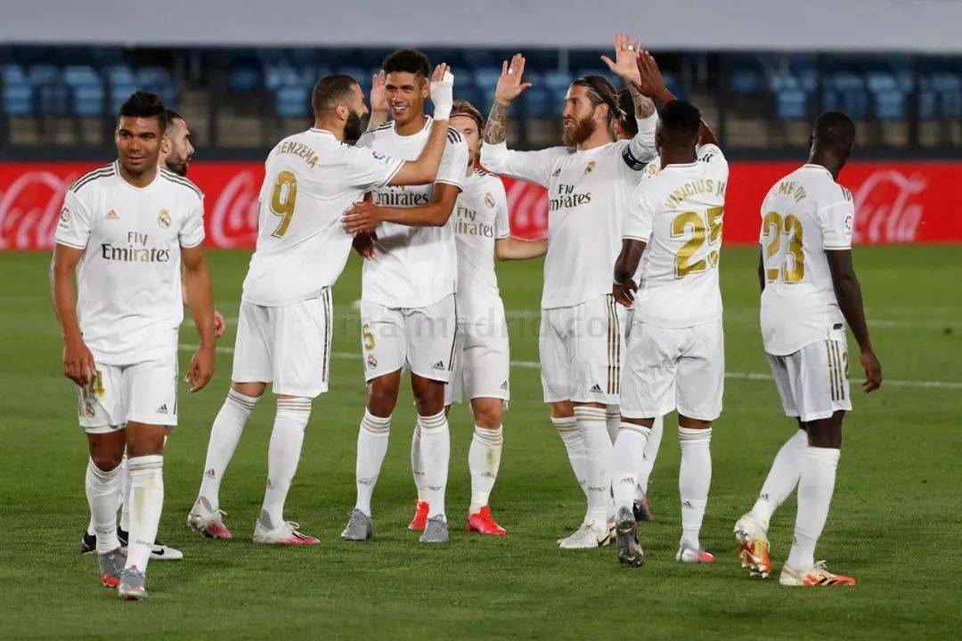 海外博主：普利希奇正在与好莱坞女演员悉尼妹谈恋爱（海外博主爆料：普利希奇疑与好莱坞女星悉尼妹相恋）