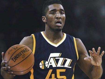 里弗斯：字母哥正在接受核磁共振检查，不认为他是跟腱受伤（里弗斯：字母哥正做核磁共振，暂不认为是跟腱伤）