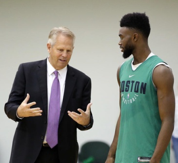 米体：米兰不惜一切代价挽留迈尼昂，初始报价年薪500万欧（米兰体育报：米兰为留迈尼昂不计成本，首报年薪500万欧）