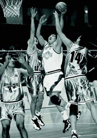 海港0-2不敌武里南联，素巴猜破门，古德建功，李圣龙造险（武里南联2-0击败海港：素巴猜、古德破门，李圣龙造险）