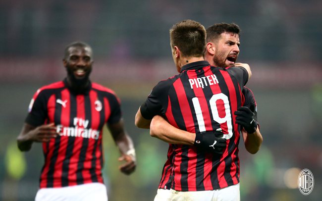 西班牙青训球队开除4名U16球员，他们曾为泄愤持刀威胁对手（因赛后泄愤持刀恐吓对手，西班牙一青训队解雇4名U16球员）