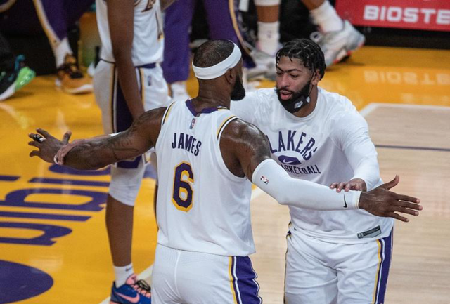 米体：专家无法找到邓弗里斯脚踝疼痛原因，检查并未发现损伤（米体：邓弗里斯脚踝疼痛成谜，检查结果显示无损伤）