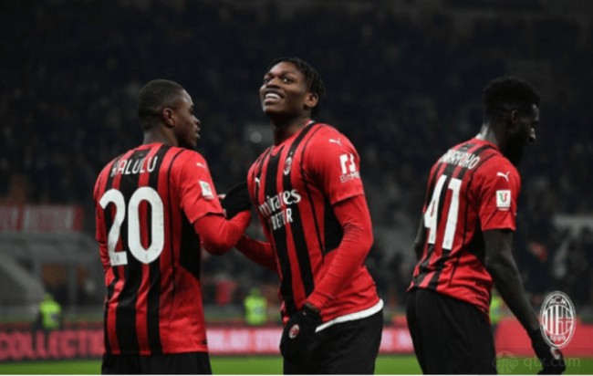 足球历史十大传奇球星（足坛史上十位传奇巨星）