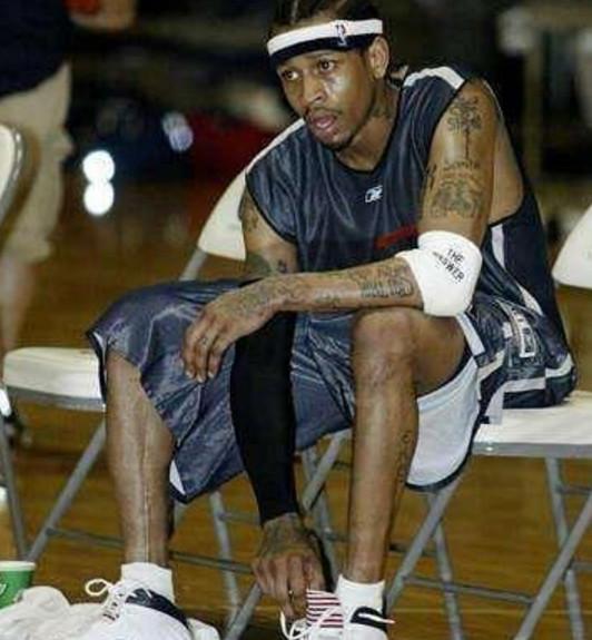 哥本哈根球迷单场向场内投掷83枚烟花，俱乐部被罚15万克朗（哥本哈根因球迷单场投掷83枚烟花被罚15万克朗）