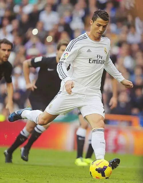 库里一战刷爆纪录！勇士全场沸腾